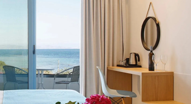 Двухместный номер Superior с видом на море Oasis Beach Hotel