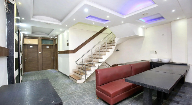 Hotel Ishita Residency, Varaa Hotelli Hotellit Punjab pysäköinnillä, Pysäköinti