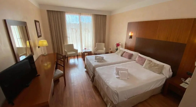 Двухместный номер Standard Hotel Montera Plaza