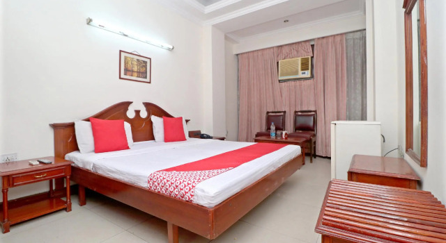 OYO 24483 Hotel Plaza, Book Hotel Jalandhar Punjab