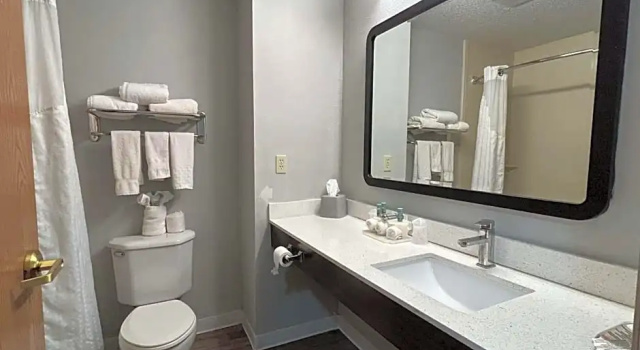 Номер Standard с балконом Holiday Inn Express Fremont (Angola Area)
