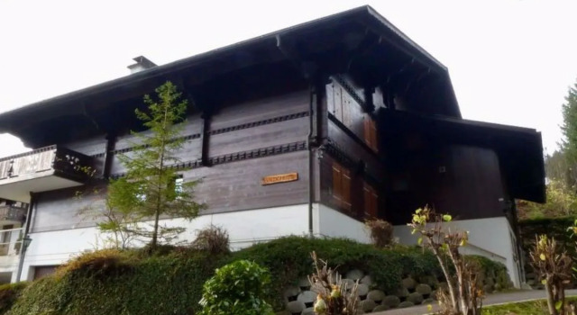 Chalet Waldchutz - 2. Stock, Buchen Sie Chalet Hotels in Lenk mit Parkplatz, in der Nähe von Walleg, Parkplätze