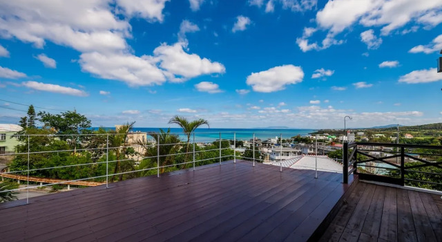 Вилла с балконом и с видом на море E-horizon Resort Condominium Yomitan