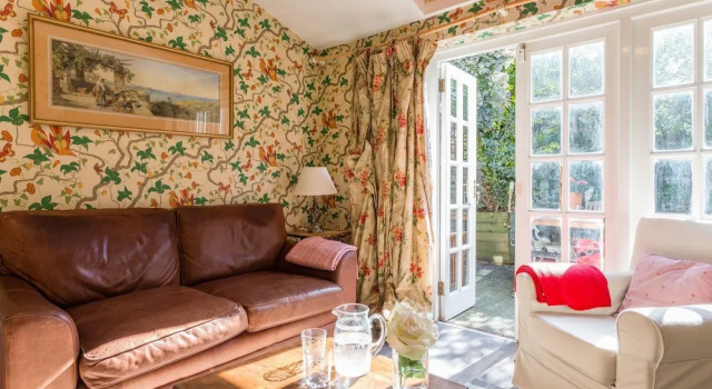Traditional and Colourful 2BR Garden Flat in Parsons Green