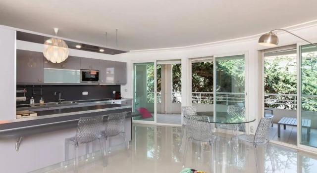 Martinez Hotel Area: Modern 3 Bedrooms W/ Terrace