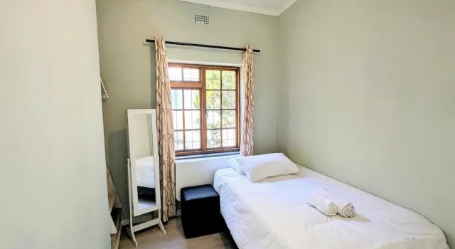 Beachside 2BD Home in the Heart of Sea Point!, Забронировать Дом для отпуска Коттеджи Cape Peninsula, Коттедж