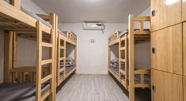 Кровать в общем номере (женский номер) Hidden Garden Youth Hostel -Oriental Pearl &Lujiazui -Garden Social Area -Bar -Café -Free Laundry Luggage Storage -24H Front Desk -English Service