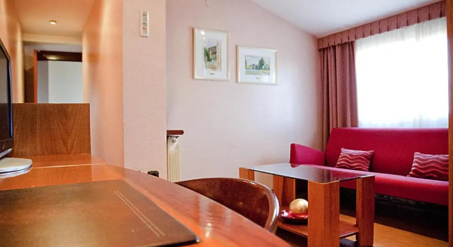 Полулюкс Hotel Arumí