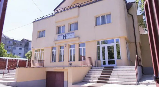 Hostel Holland Bacau, Đặt Nhà trọ Hostel ở Carpathians - Romania, Nhà trọ