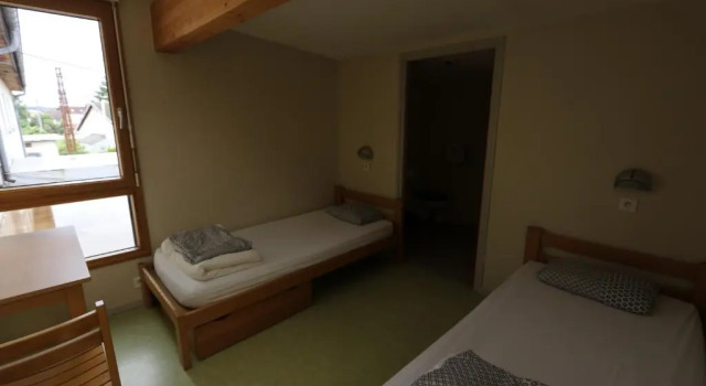 Кровать в общем номере (мужской номер) Auberge de Jeunesse HI Pontarlier