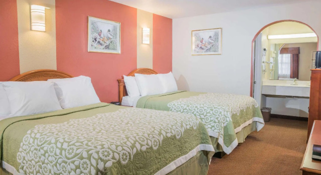 Четырёхместный номер Standard Days Inn by Wyndham Bastrop