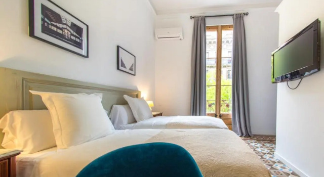 Двухместный номер Superior с балконом Hostal Girona