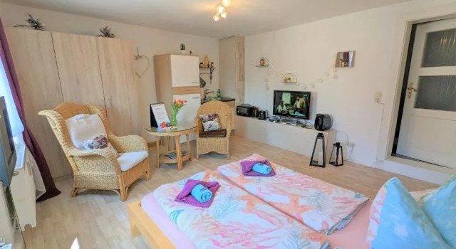 Flussblickwohnung mit Terrasse, Pool, Garten&Sauna - Zi2