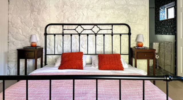 Huttopia Paradise Springs, Prenota Hotel Valyermo California