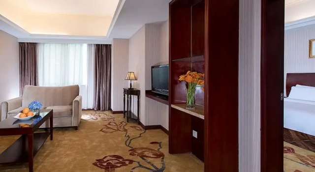 Люкс Deluxe Vienna Hotel Shenzhen Bijiashan Yinhu Metro Station