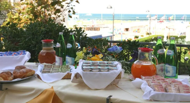 Двухместный номер Standard с частичным видом на море Hotel 2000