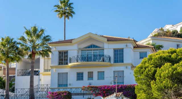 Villa Blanca, Book Villa Hotels in Riviera del Sol with Parking, Parking