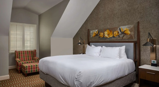 Номер Classic Virginia Crossings Hotel, Tapestry Collection by Hilton