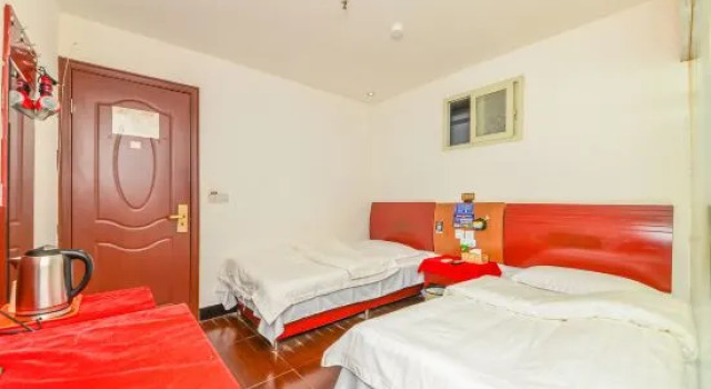 Кровать в общем номере (мужской номер) Xiangshun Hotel