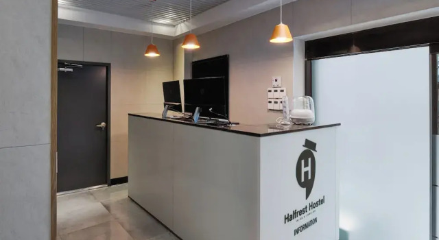 Half rest hostel Jongno Insa, Забронировать Хостел Хостелы Сеула, рядом с Торговый центр M Plaza, Хостел
