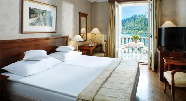 Двухместный номер Standard с балконом и с видом на озеро Grand Hotel Toplice - Small Luxury Hotels of the World