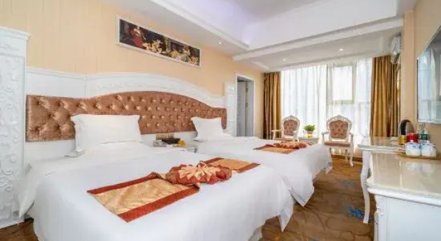 Люкс Golden Hotel