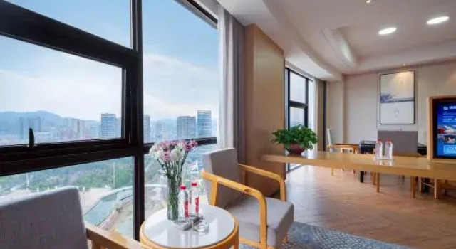 Люкс Deluxe Rongyu International Hotel (Jishhou Municipal Government Ganzhou Ancient City Branch)