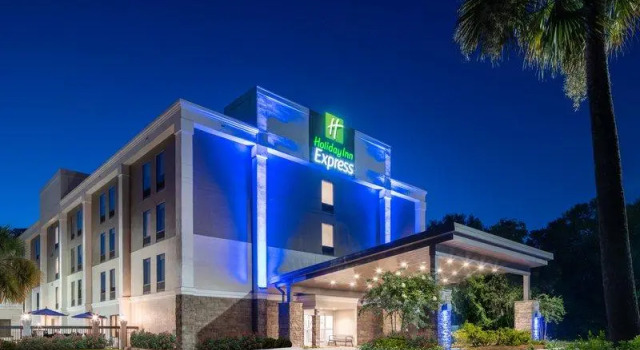 Кровать в общем номере Holiday Inn Express Statesboro by IHG