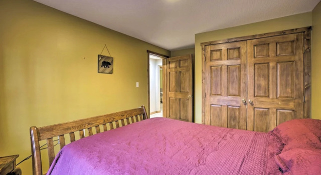 Spacious Buckeye Lake Home w/ Hot Tub & Fire Pit!, Varaa Lomakoti Buckeye Lake Ohio