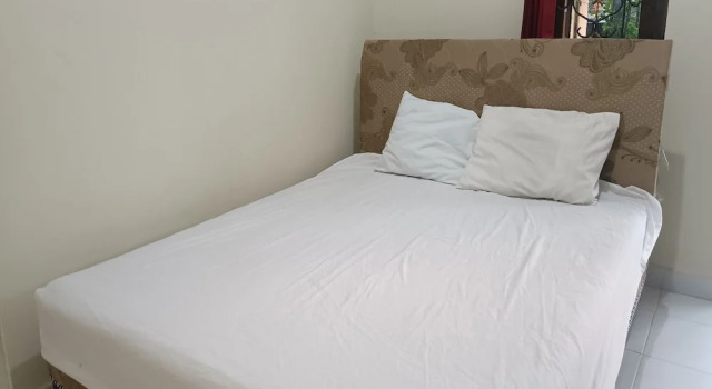 SPOT ON 93724 Songgong Homestay, Prenota Hotel Kecamatan Pujut Indonesia