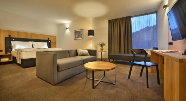 Полулюкс Grand Hotel Hradec