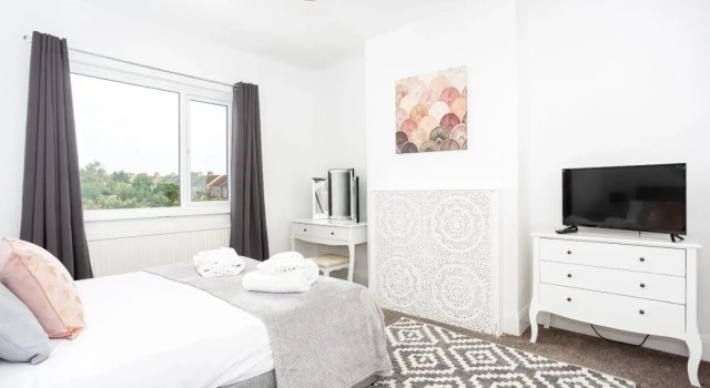 The Woodgrange - 4-Bedroom Apartment