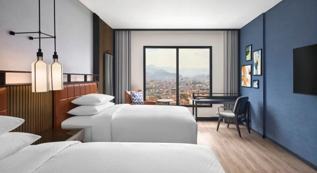 Двухместный номер Deluxe Four Points by Sheraton Ha Giang
