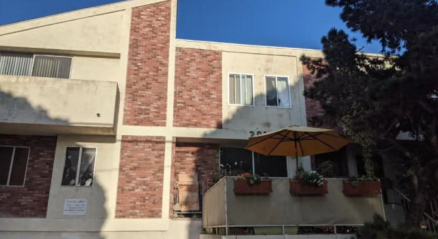 2Bedroom with Den and 2BA 4 Blocks to Santa Monica Beach, Забронировать Отель Санта-Моника 