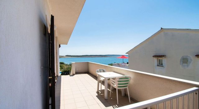 Студия с балконом Apartments Crljenko