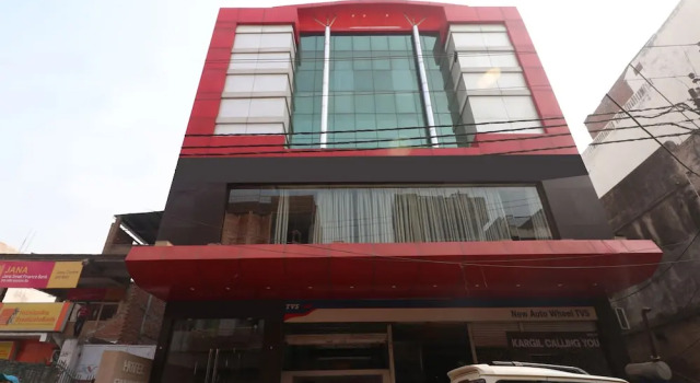 OYO 5843 Hotel Yash Inn, Забронировать Отель Мирзапур штат Уттар-Прадеш