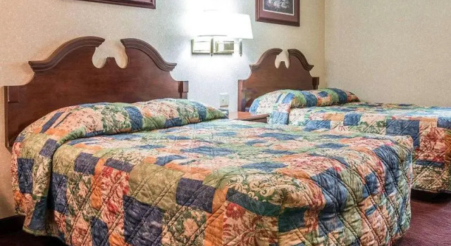Шестиместный номер Standard Rodeway Inn Madison Heights - Detroit