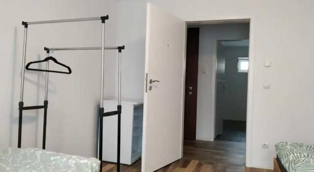 Апартаменты c 1 комнатой Mehrfamilien Haus