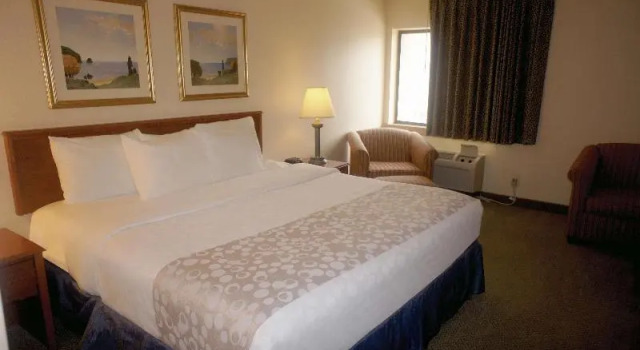 Номер Standard La Quinta Inn by Wyndham Indianapolis Airport Executive Dr