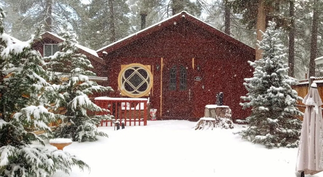 Romantic Crystal Cabin - Cozy And Beautifully Wooded Getaway Cabin With Hot Tub And A Fenced Yard! 1 Bedroom Cabin, Забронировать Отель Биг-Бэар-Сити San Bernardino Mountains