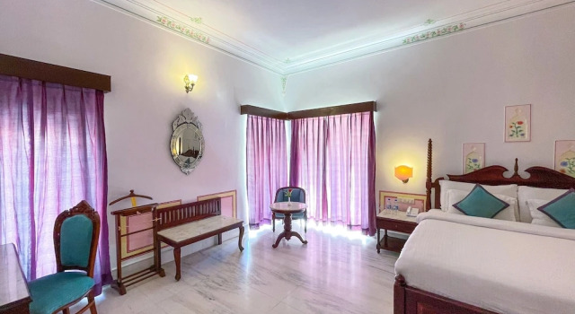 Полулюкс Amar Kothi