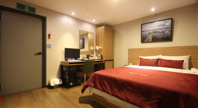 Hotel The May