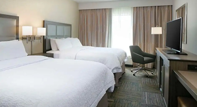 Четырёхместный номер Premium Hampton Inn & Suites Mason City