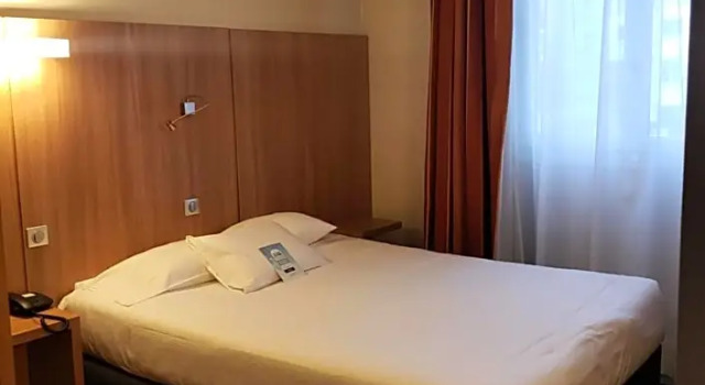 Четырёхместный номер Standard Kyriad Hotel Tours Centre