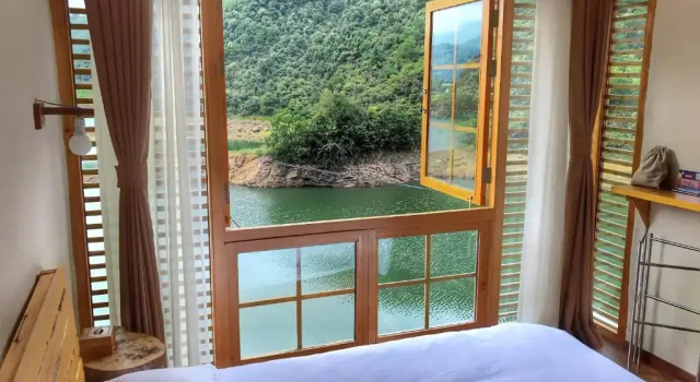 Двухместный номер Standard с видом на озеро The Lake View Deyishe Resort in Thousand Island Lake