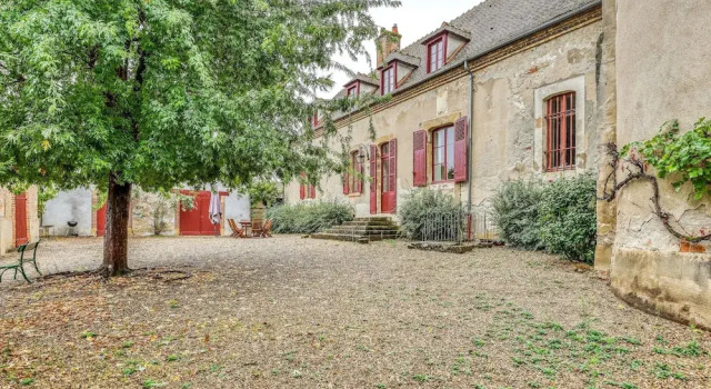 Villa With 4 Bedrooms in Lucenay-lès-aix, With Private Pool, Enclosed, Book Villa Hotels in Burgundy with a Pool, Swimming Pool