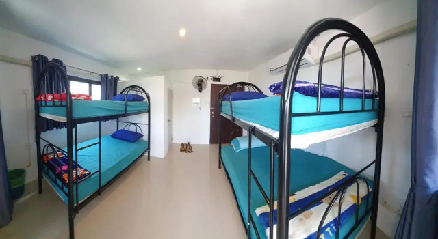 Кровать в общем номере P & T Guesthouse