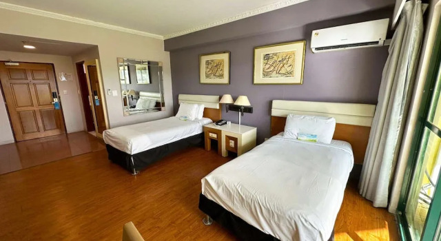 Standard Twin room with balcony Days Inn Guam - Tamuning