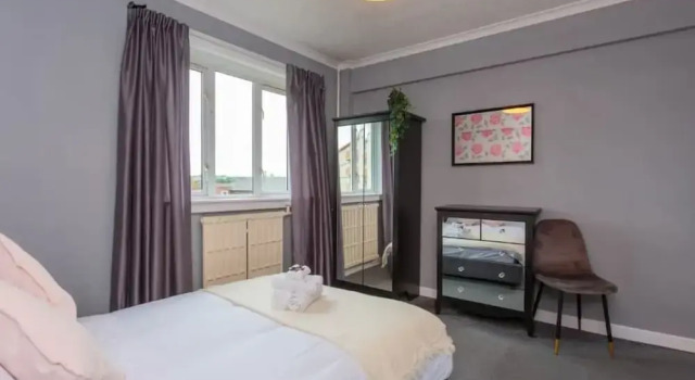 3 Bedroom Apartment on 5th Floor With Elevator, Prenota Appartamento Edimburgo 