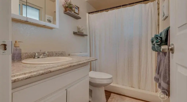 A WAVE FROM IT ALL - Pet & Family Friendly Home with Beautiful Views!